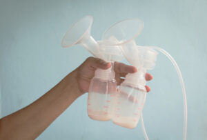 hospital-grade vs mobile breast pump
